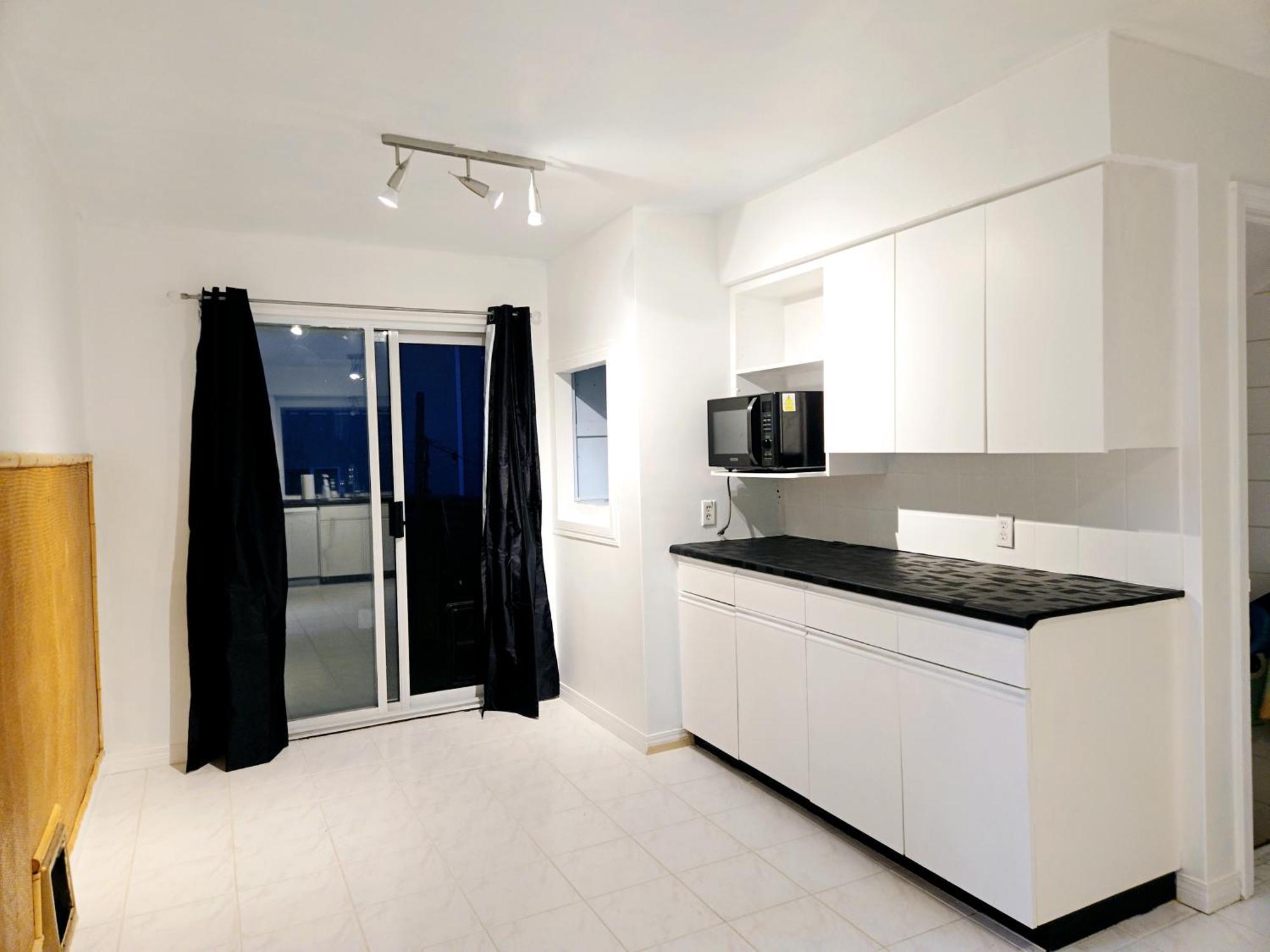 Charming Room With Attached Private Bath In The Heart Of Vancouver! Private Parking, Self Check-In & Just 4 Mins To Metrotown! Exterior photo