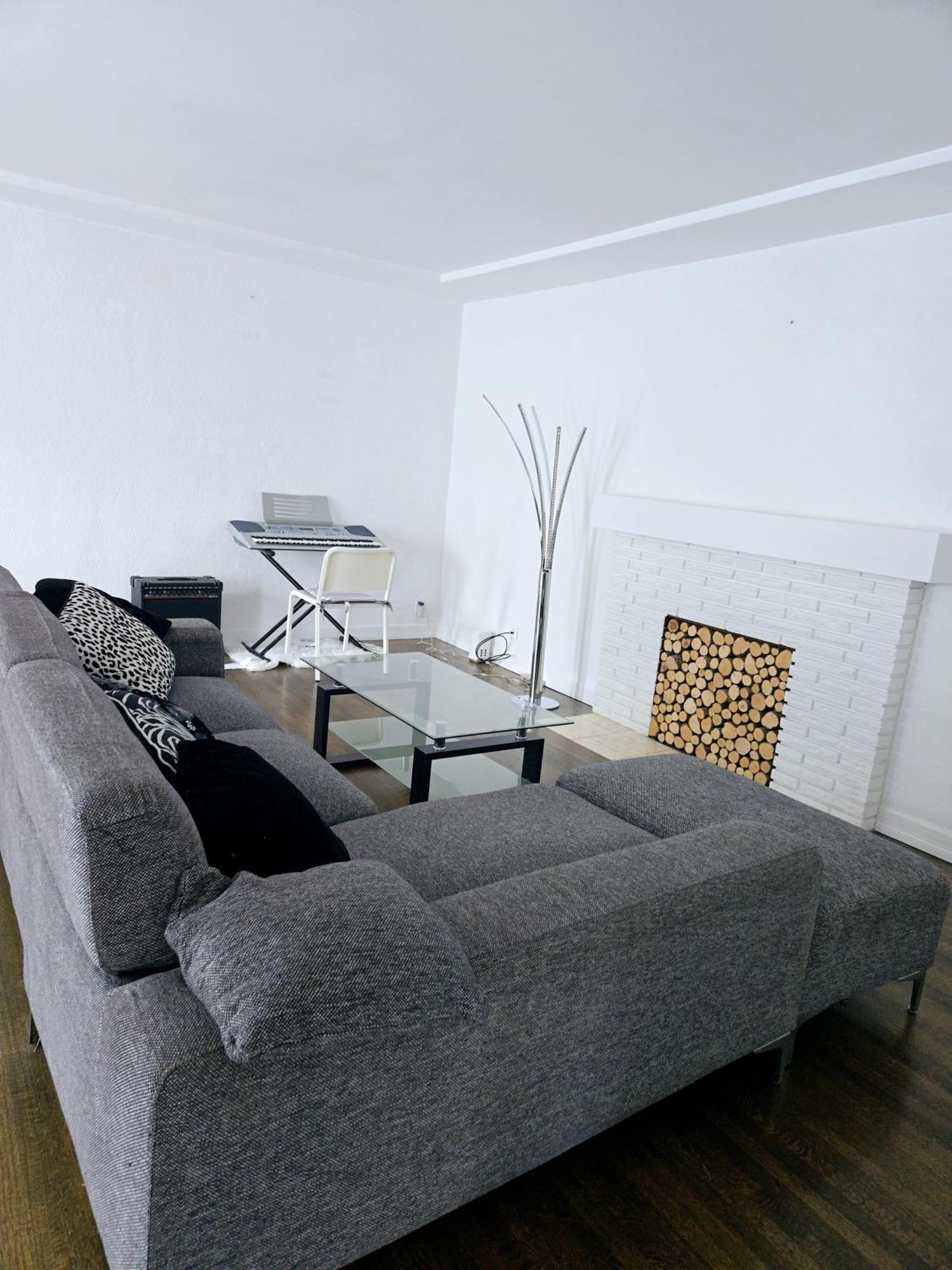 Charming Room With Attached Private Bath In The Heart Of Vancouver! Private Parking, Self Check-In & Just 4 Mins To Metrotown! Exterior photo